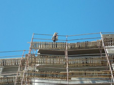 Pazarcık'ta yüksekten düşen vatandaş yaşamını yitirdi
