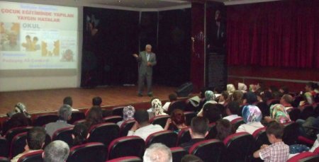 Pedagog Yazar Çankırılı, Öğrencilere Ve Velilerine Seminer Verdi