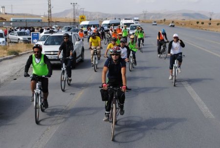 'Pedal Pedal Van Gölü' bisiklet turu başladı