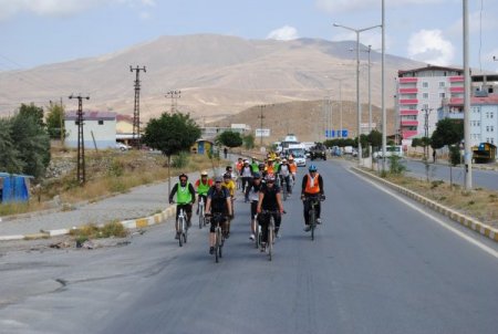 'Pedal Pedal Van Gölü' bisiklet turu başladı