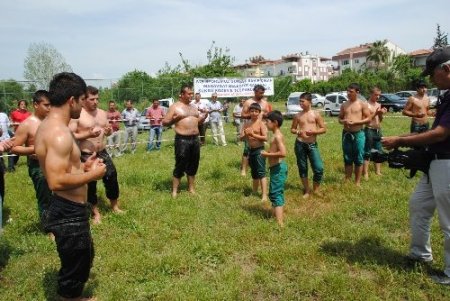 Pehlivanlar 651 yıllık geleneği yaşatma adına duasız güreşe başlamıyor