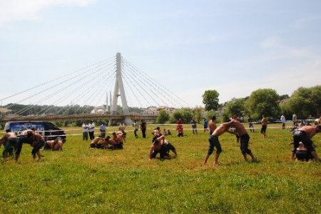 Pehlivanlar 651 yıllık geleneği yaşatma adına duasız güreşe başlamıyor