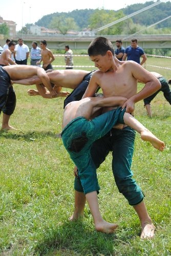 Pehlivanlar 651 yıllık geleneği yaşatma adına duasız güreşe başlamıyor