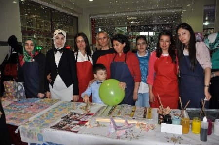 PEKAY'dan polis ve ebru sergisi