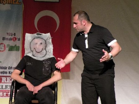 Pekin Hem Güldürdü, Hem Düşündürdü
