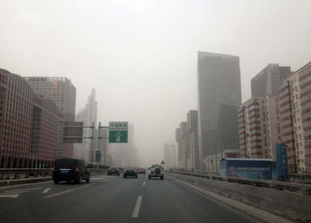 Pekin’i kirli hava ve toz kapladı