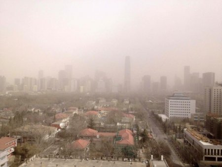 Pekin’i kirli hava ve toz kapladı