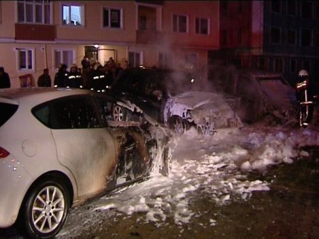 Pendik'te 6 Araç Kundaklandı