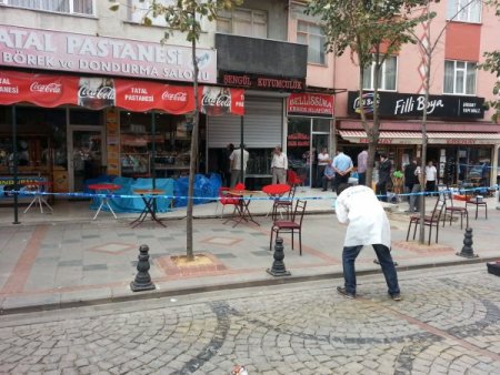 Pendik’te bir kuyumcu, dükkanını açarken öldürüldü