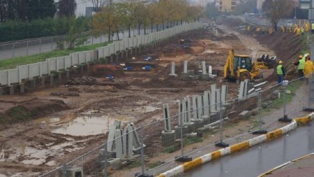 Pendik’te Marmaray’ı durduran höyük