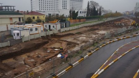 Pendik’te Marmaray’ı durduran höyük