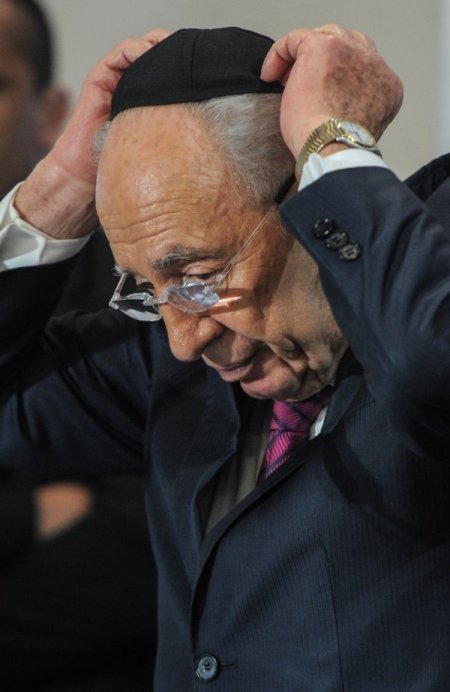 Peres, İran’a yüklendi; nükleer silah geliştiriyorlar