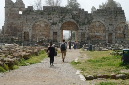 Perge antik kenti turizme kazandırılmayı bekliyor