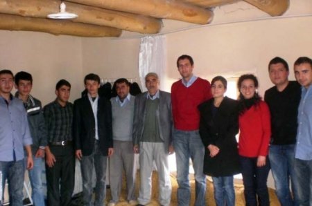 Pervari İMKB Lisesi öğretmenleri köy köy gezerek velileri ziyaret ediyor