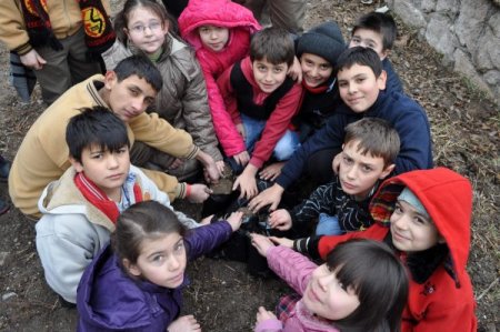Pet Şişeleri Saksı Yaptılar, Bir Yılda 7 Bin Fidan Yetiştirdiler