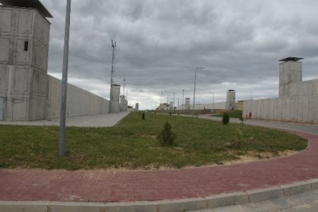 Petkim'den çıkan toprakla cezaevinin bahçesi yeşillendirildi