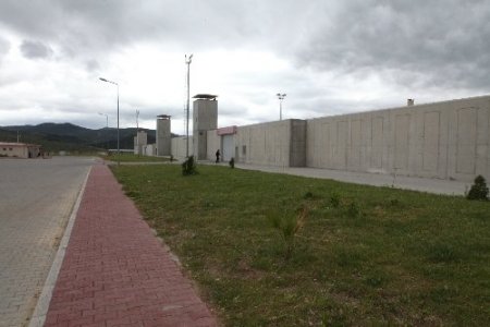 Petkim'den çıkan toprakla cezaevinin bahçesi yeşillendirildi