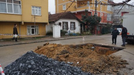 Petrol çalmak için 15 metre tünel kazdılar