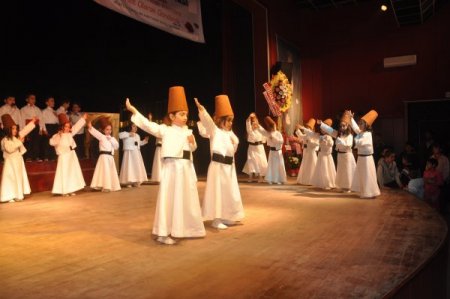Peygambe Sevgisi Salona Sığmadı