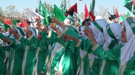 Peygamber sevdalıları mevlid meydanına sığmadı