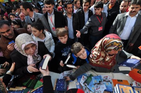 Peygamber sevgisi, 3 kilometre kuyruk oluşturdu