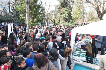 Peygamber sevgisi, 3 kilometre kuyruk oluşturdu