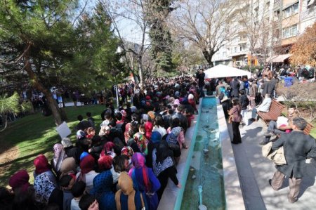 Peygamber sevgisi, 3 kilometre kuyruk oluşturdu