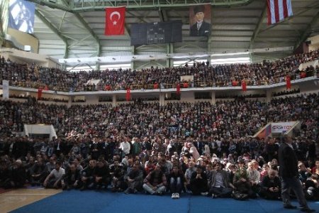 Peygamber sevgisi salona sığmadı