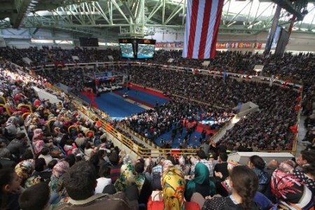 Peygamber sevgisi salona sığmadı