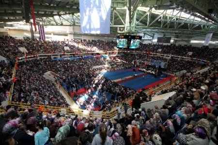 Peygamber sevgisi salona sığmadı