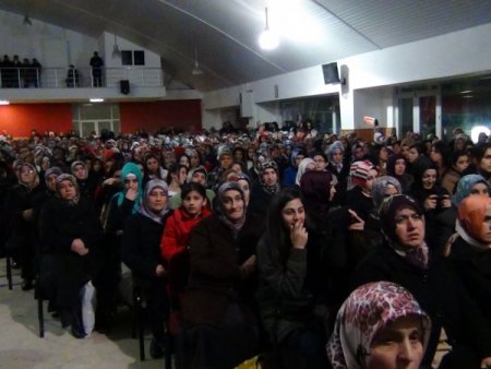 Peygamber sevgisi salona sığmadı