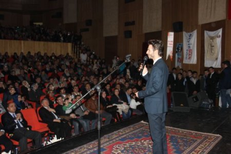 Peygamber sevgisi salona sığmadı