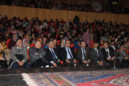 Peygamber sevgisi salona sığmadı