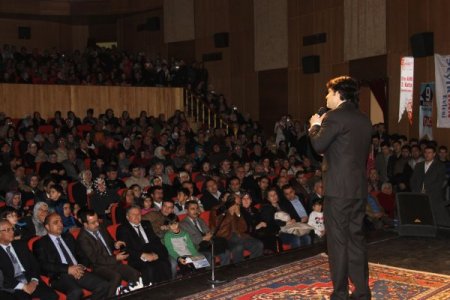 Peygamber sevgisi salona sığmadı