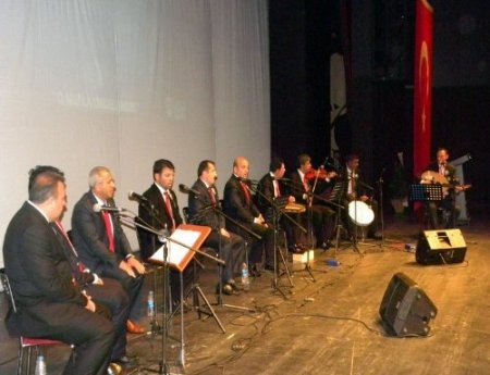 Peygamber sevgisi salonlara sığmadı