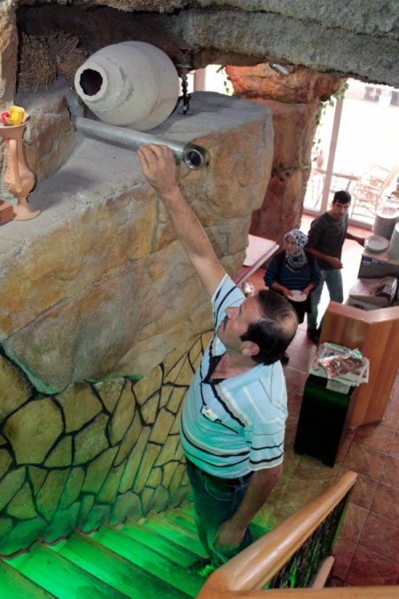 Pideci, fırınına kurduğu kalorifer sistemiyle iş yerini ısıtıyor