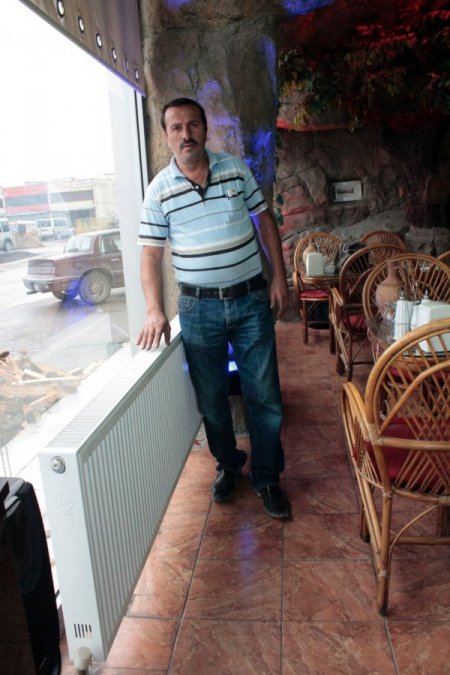 Pideci, fırınına kurduğu kalorifer sistemiyle iş yerini ısıtıyor