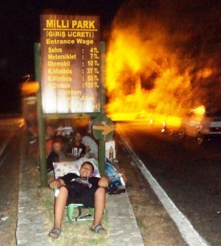 Piknik Alanında Yer Kapmak İçin Gece 3 Km Kuyruk Oluştu