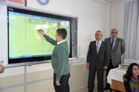 Pilot il seçilen Eskişehir'de tablet bilgisayarlı eğitim başladı