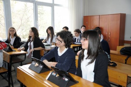 Pilot il seçilen Eskişehir'de tablet bilgisayarlı eğitim başladı