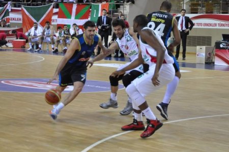 Pınar Karşıyaka: 69 - Fenerbahçe Ülker: 77