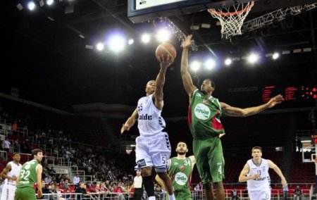 Pınar Karşıyaka galibiyet serisini İstanbul’da sürdürdü