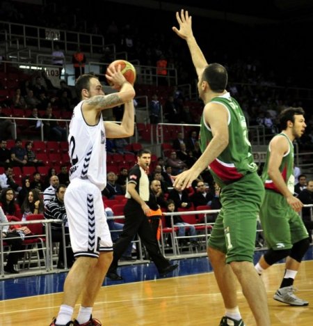 Pınar Karşıyaka galibiyet serisini İstanbul’da sürdürdü