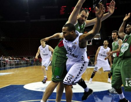Pınar Karşıyaka galibiyet serisini İstanbul’da sürdürdü