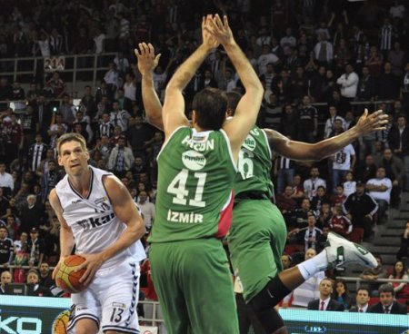 Pınar Karşıyaka galibiyet serisini İstanbul’da sürdürdü