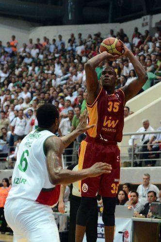 Pınar Karşıyaka’yı 79-77 yenen Galatasaray Medical Park ilk finalist takım