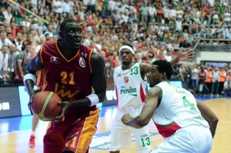 Pınar Karşıyaka’yı 79-77 yenen Galatasaray Medical Park ilk finalist takım