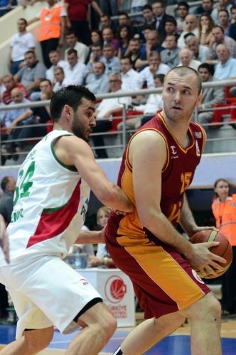 Pınar Karşıyaka’yı 79-77 yenen Galatasaray Medical Park ilk finalist takım