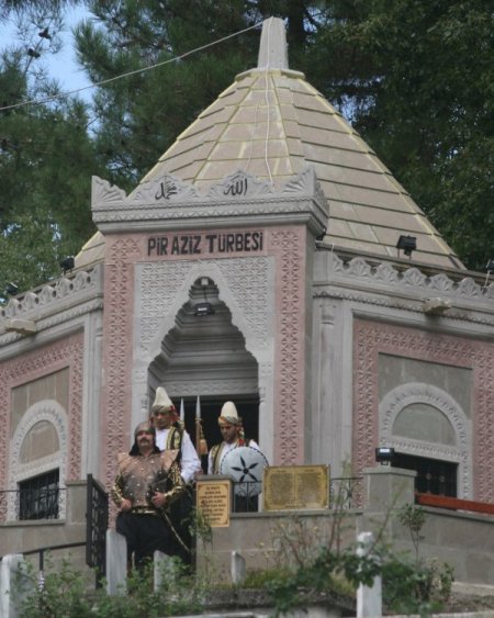 Pir Aziz'in türbesi, 103 yıl önce hazırlanan projeye göre yenilendi