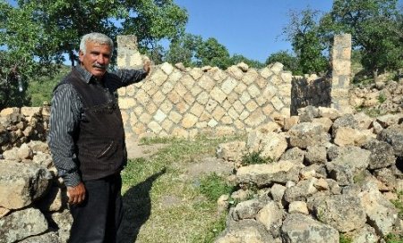 Pire Kureyş Türbesi ziyaretçi akınına uğruyor